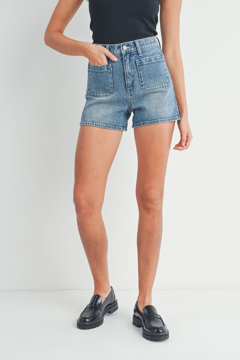 Anna Patch Pocket Short in Medium Denim