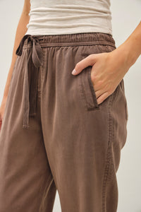 Tappered Crop Pant in Cocoa