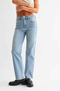 Straight Leg Jean in Light Wash