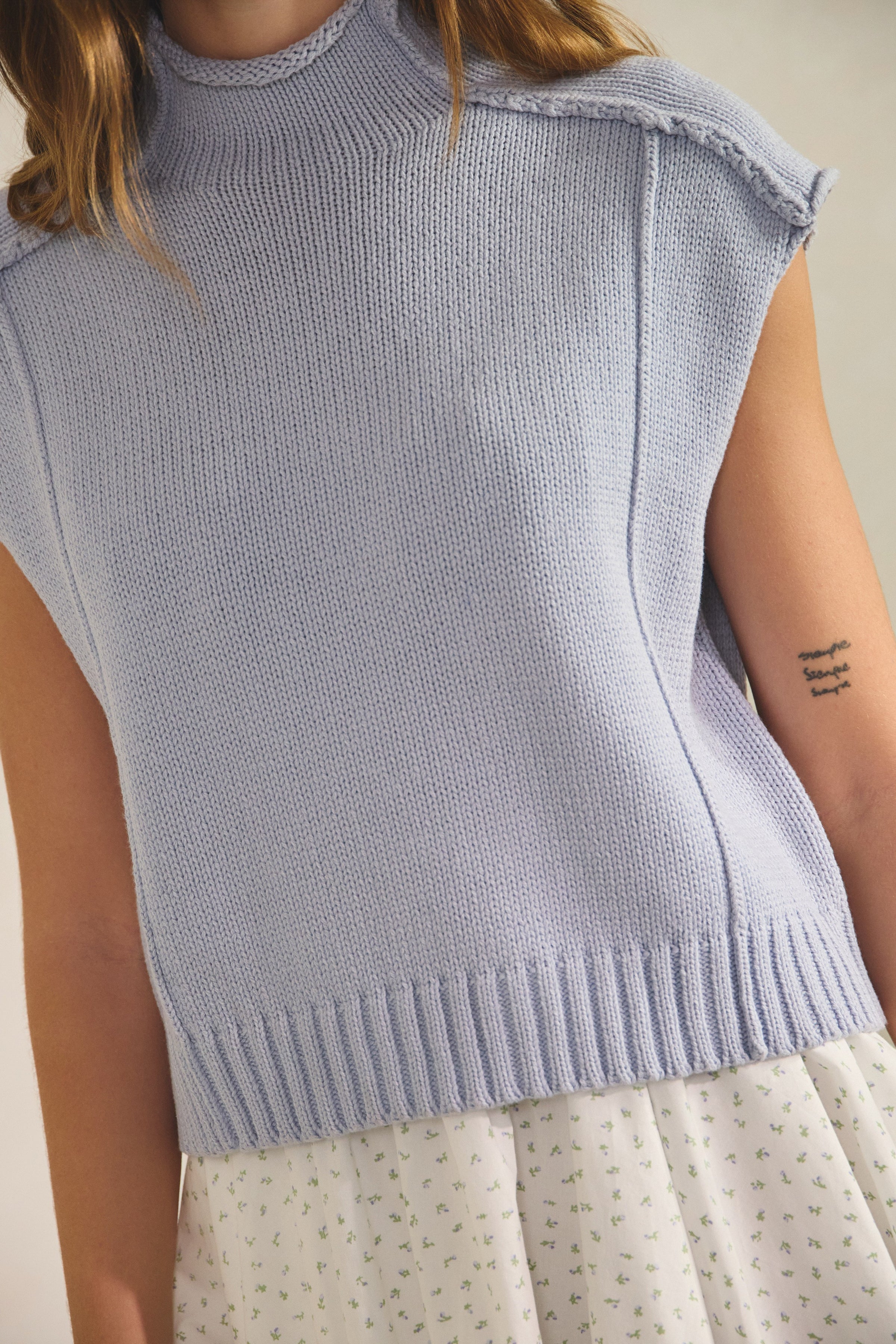 Seam Detail Sleeveless in Cloud Sky
