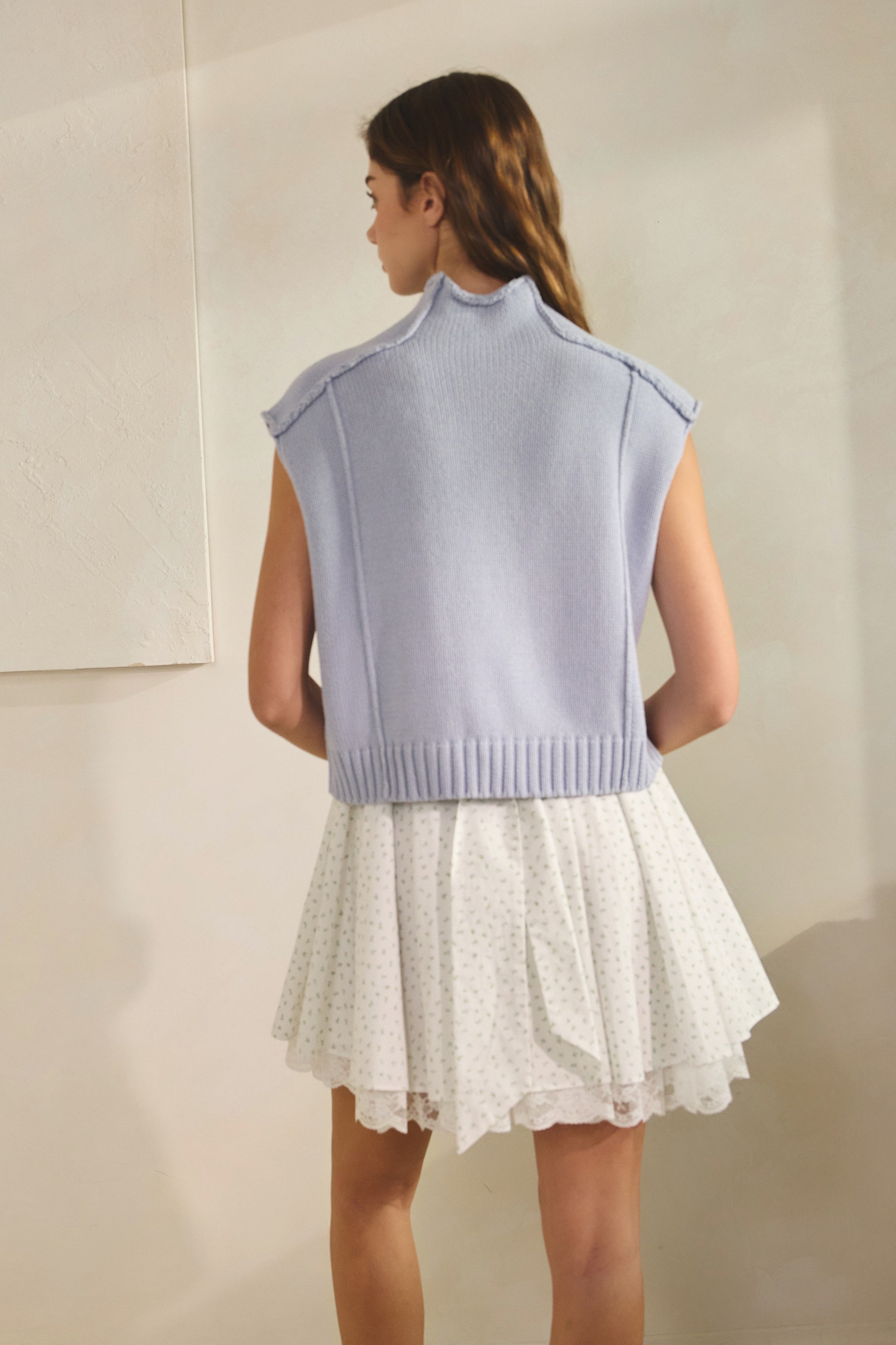 Seam Detail Sleeveless in Cloud Sky
