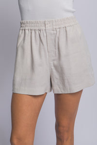 Classic Linen Shorts in Taupe