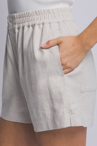 Classic Linen Shorts in Taupe