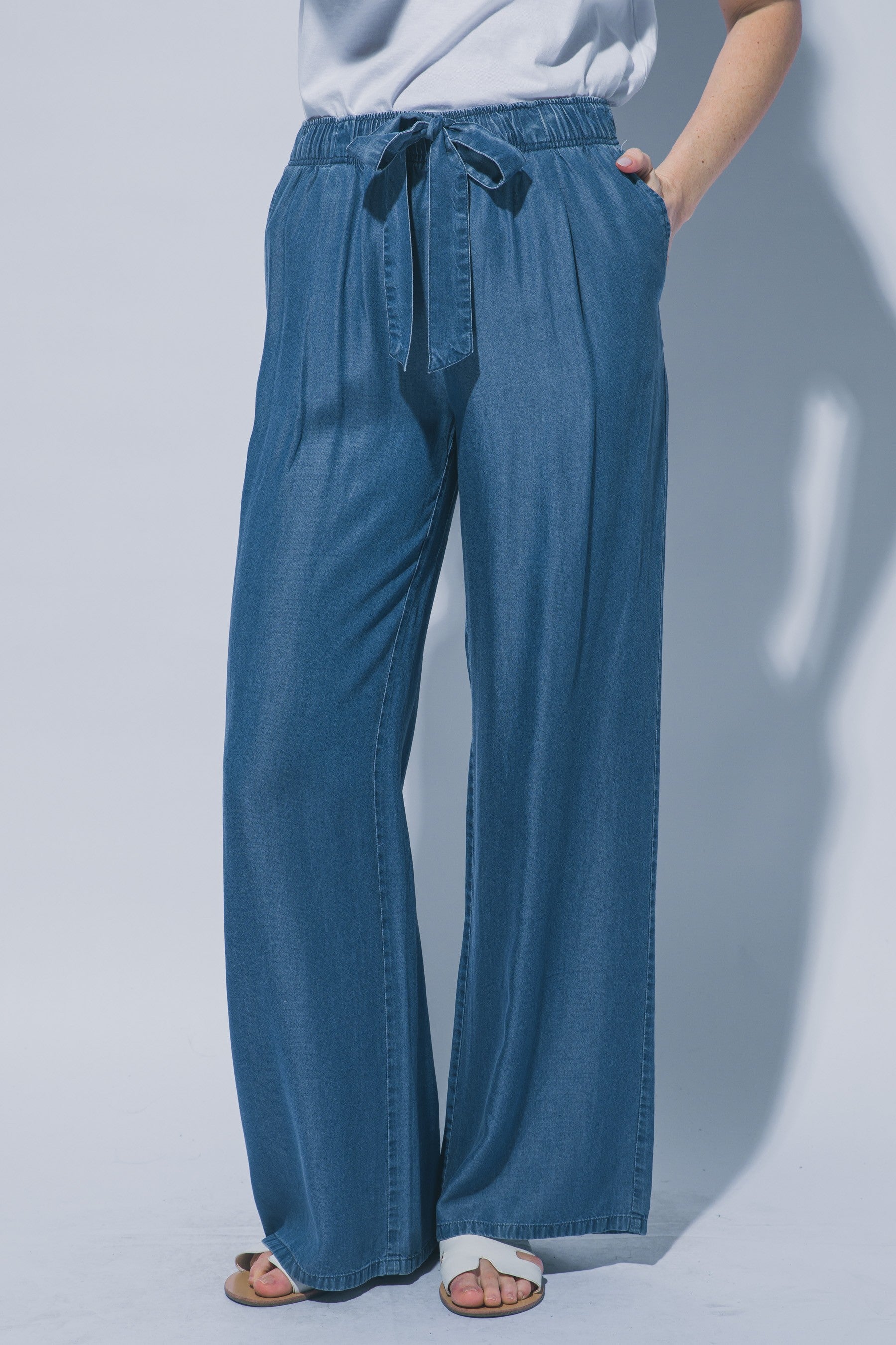 Drawstring Chambray Pants in Blue
