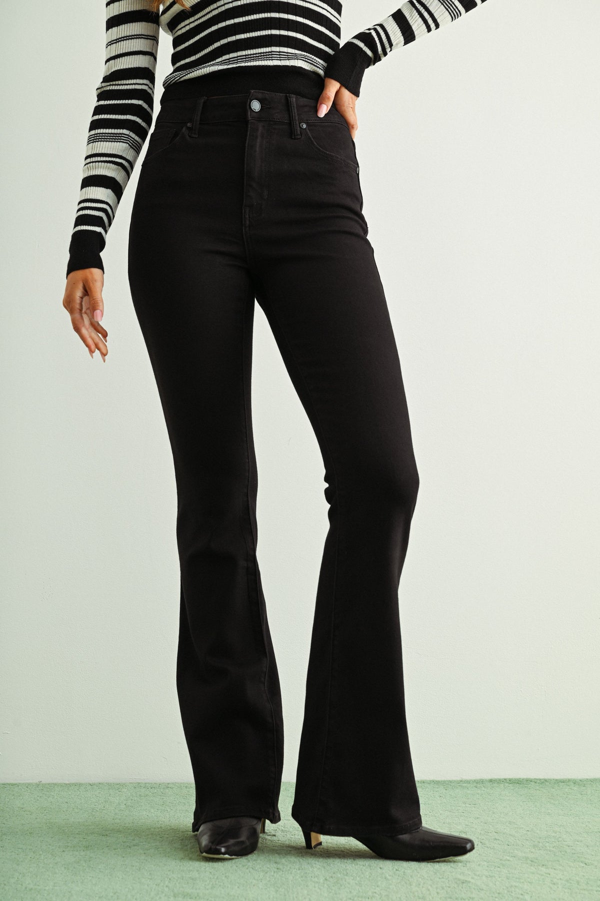 Taylor Skinny Flare Jean in Black