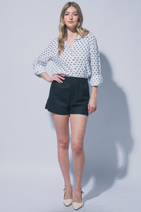 Classic Linen Shorts in Black
